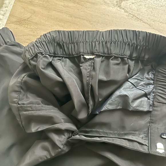 ALO Yoga Black Track Pants - Picture 6 of 7